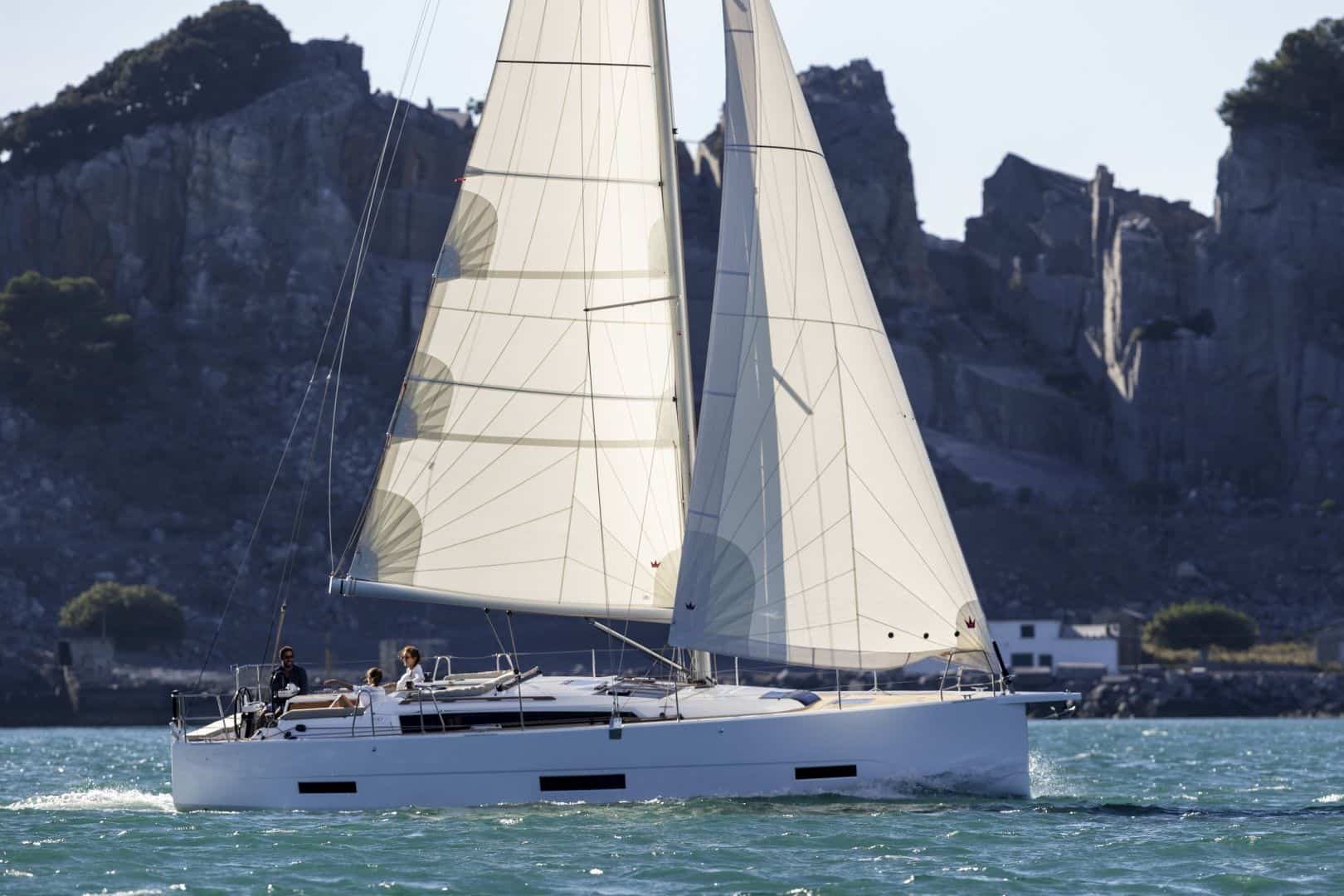 dufour 390 sailing starboard
