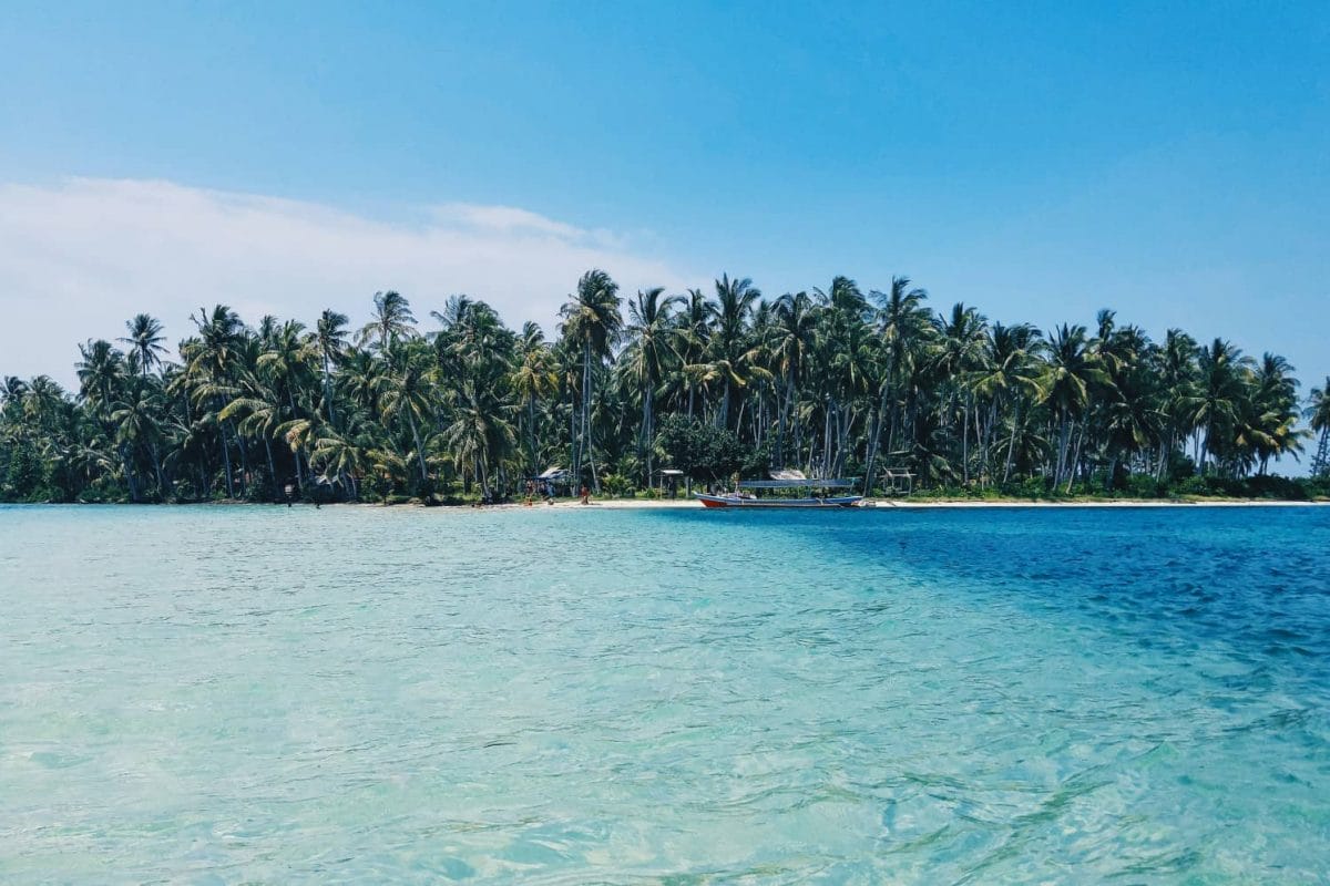 caribbean-beach-island-yacht-charter caribbean-beach-island-yacht-charter